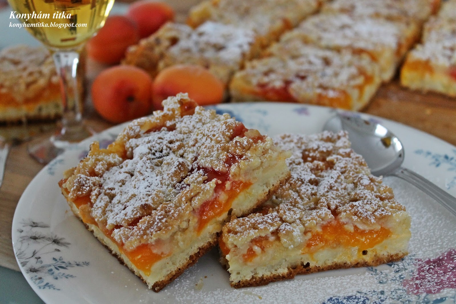 Sophie`s World : Aprikosen-Vanillecreme Streuselkuchen