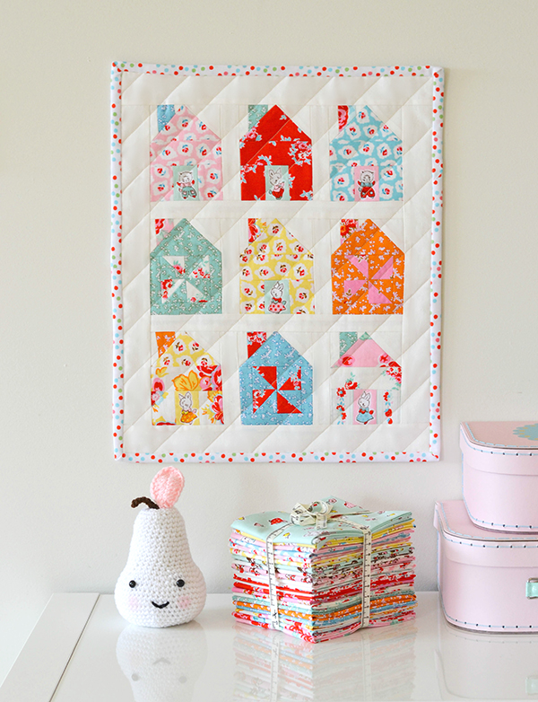 “Dwell” a Free Mini Quilt Pattern designed by Sedef from Down Grapevine Lane