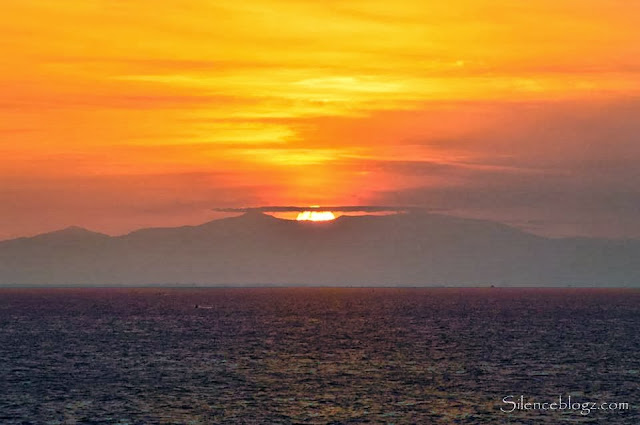 Gambar matahari terbit yang di ambil dari atas Kapal Superstar Libra