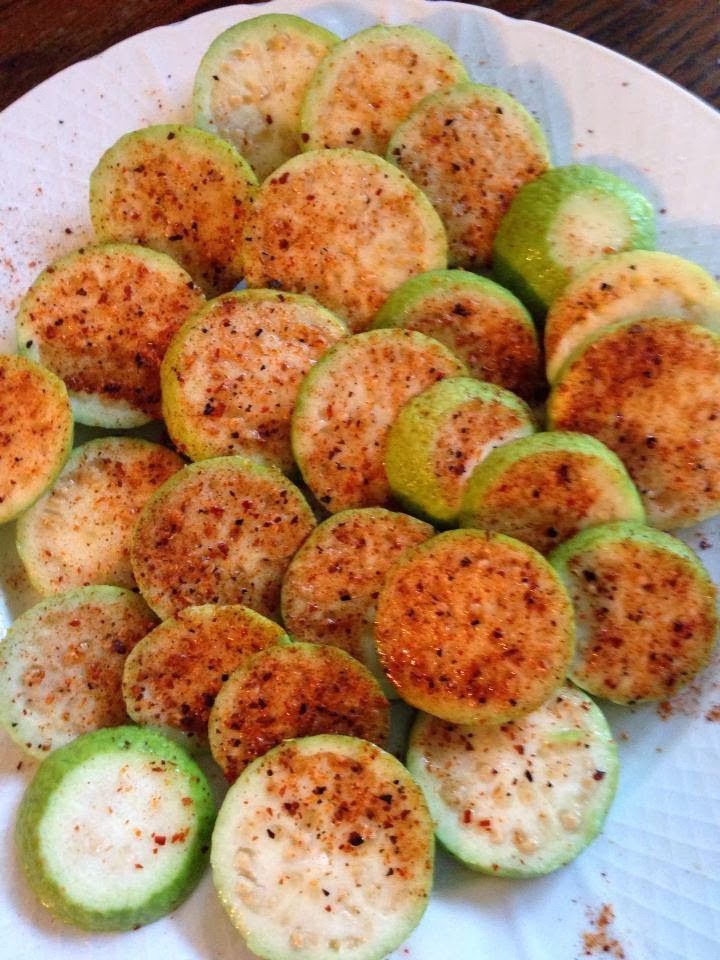 Jaime Ramos Méndez Guayaba con sal, limón y chile