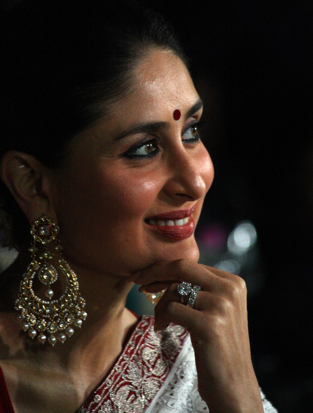High Quality Bollywood Celebrity Pictures Kareena Kapoor Looks Gorgeous In White Saree With Red