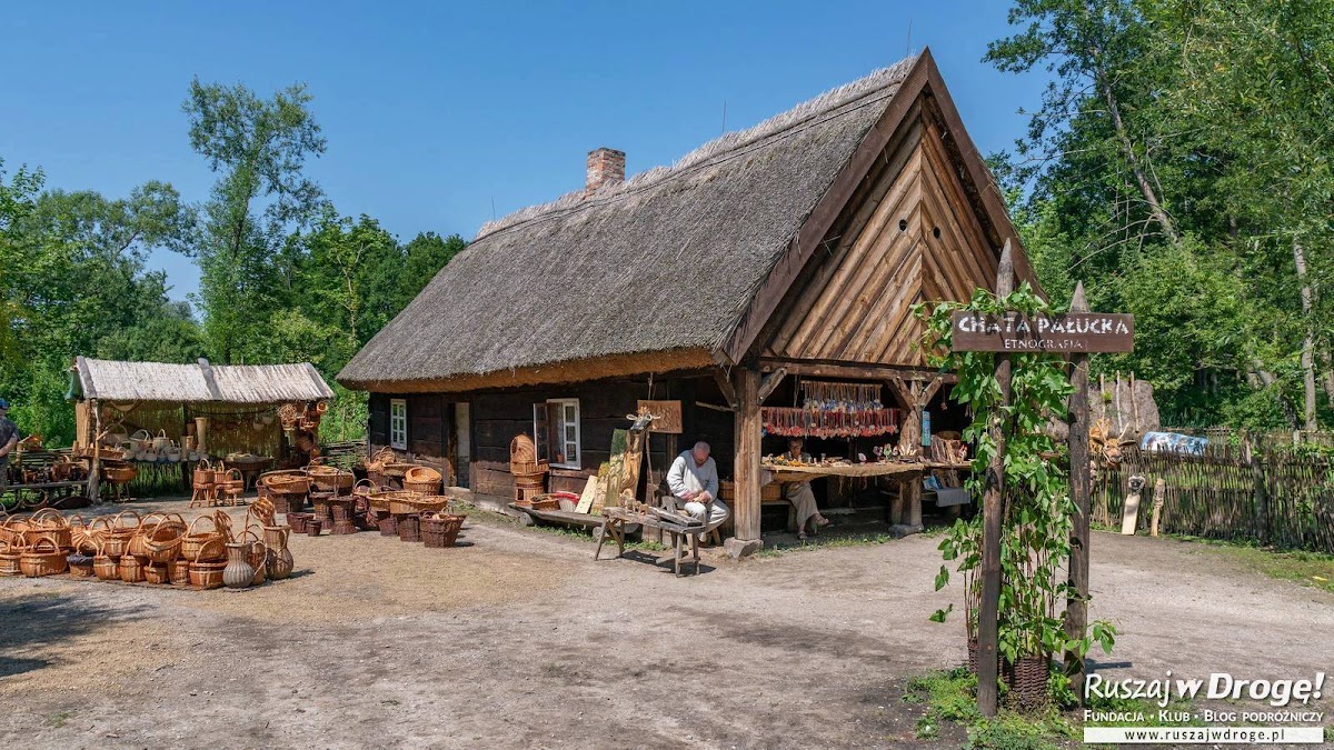Biskupin leży na Pałukach - dowodem jest ta chata pałucka