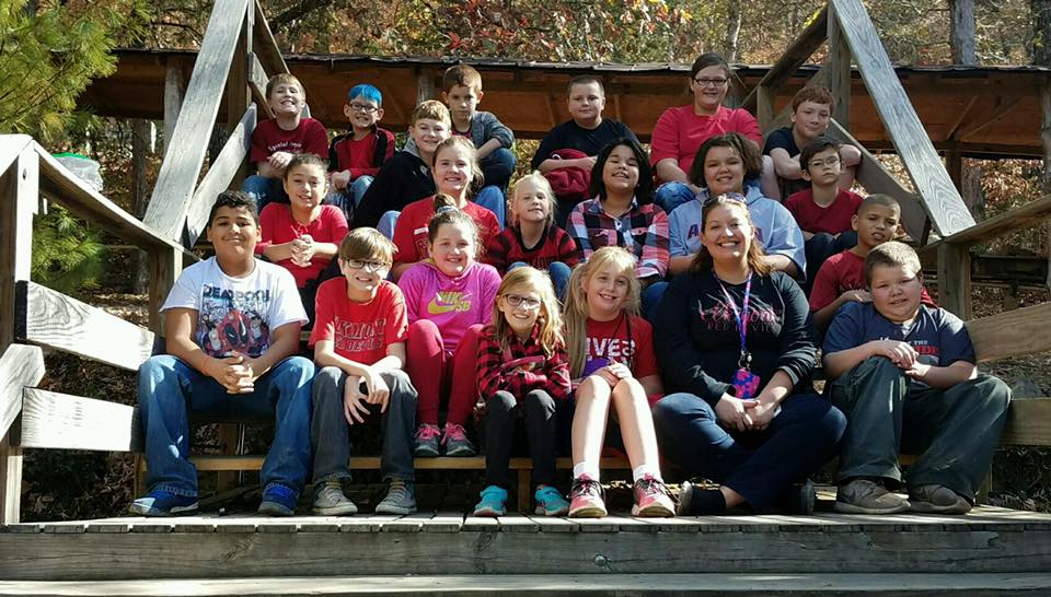 ELKMONT ALABAMA FIFTH GRADE ON A FIELD TRIP