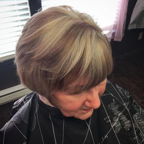 short hairstyle for women over 35