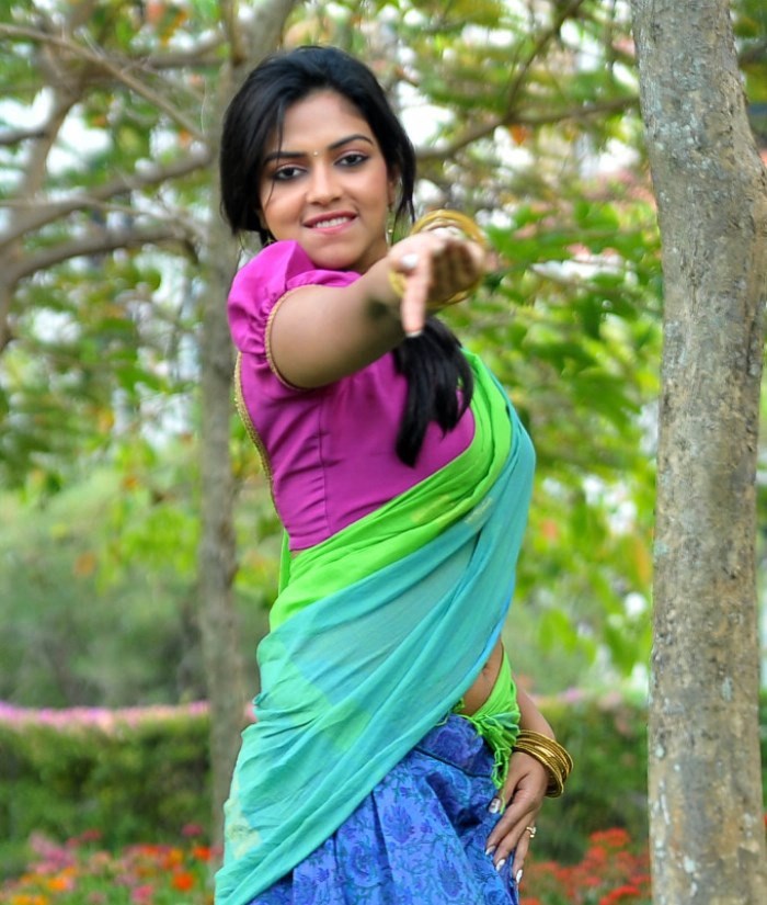 Amala Paul Hot Seducing Saree Stills Sexy Photo Collection Yup Tamilan