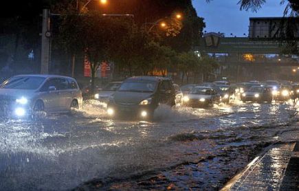 Saat Kau Sentuh Hatiku... Video Banjir Kilat di Kuala Lumpur