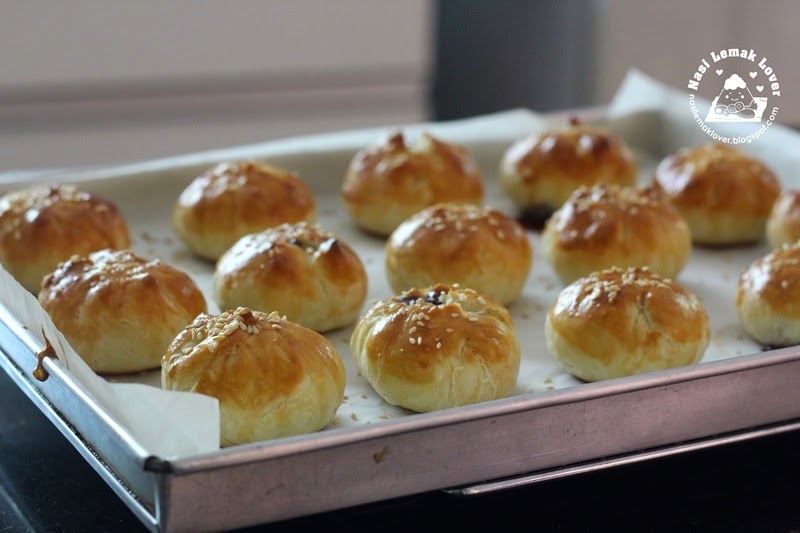 Nasi Lemak Lover Siew Bao / Flaky BBQ roasted chicken buns 鸡肉烧包