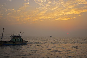 skywatch, dawn, sassoon docks, arabian sea, birds, sunrise, fishing boat, sky, mumbai, india