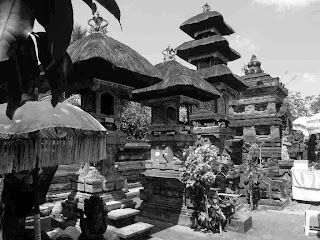 Antara Eksotis dan Magisnya Pura Petitenget Bali
