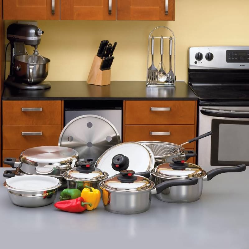 Какую технику для дома. Кухня с бытовой техникой. Посуда для кухни. Бытовые приборы для кухни. Бытовые техники для кухни.
