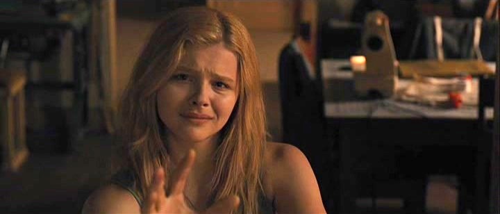 Séries Tv Avec Chloë Grace Moretz Movie and TV Cast Screencaps: Chloë Grace Moretz as Carrie White in
