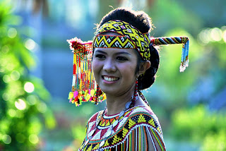 Wanita Suku Dayak