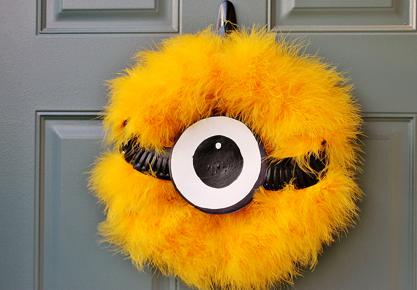 D.I.Y. Minions Wreath for Under $10 In 15 Minutes!