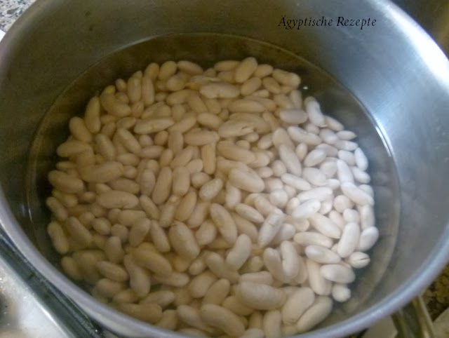 Weiße Bohnen mit Rindfleisch in Tomatensoße - Fossolia Beda bil Lahma ... Weiße Bohnen mit Rindfleisch in Tomatensoße - Fossolia Beda bil Lahma ...