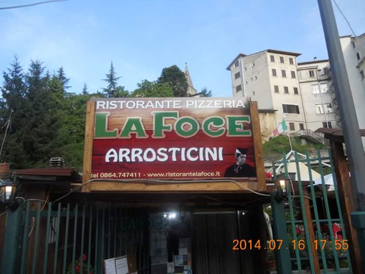 Trattoria La Foce, specialità,  Arrosticini e spaghetti, ai gamberi di fiume, a Scanno (Aq), Viale