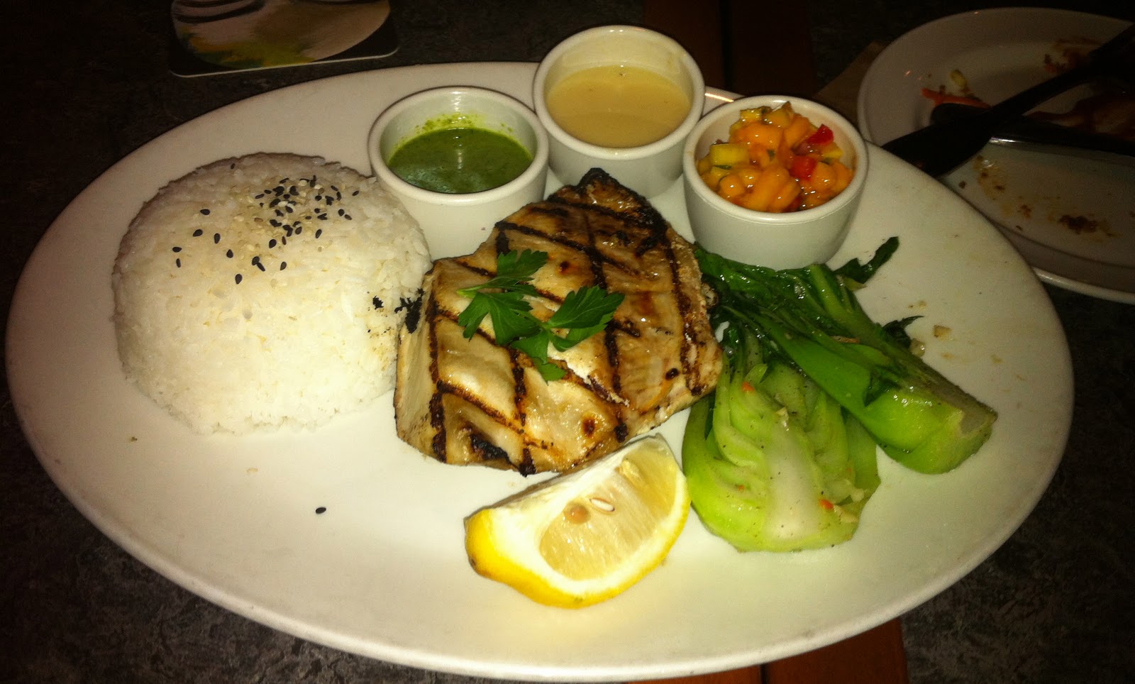 GREAT EATS HAWAII THE YARD HOUSE WAIKIKI