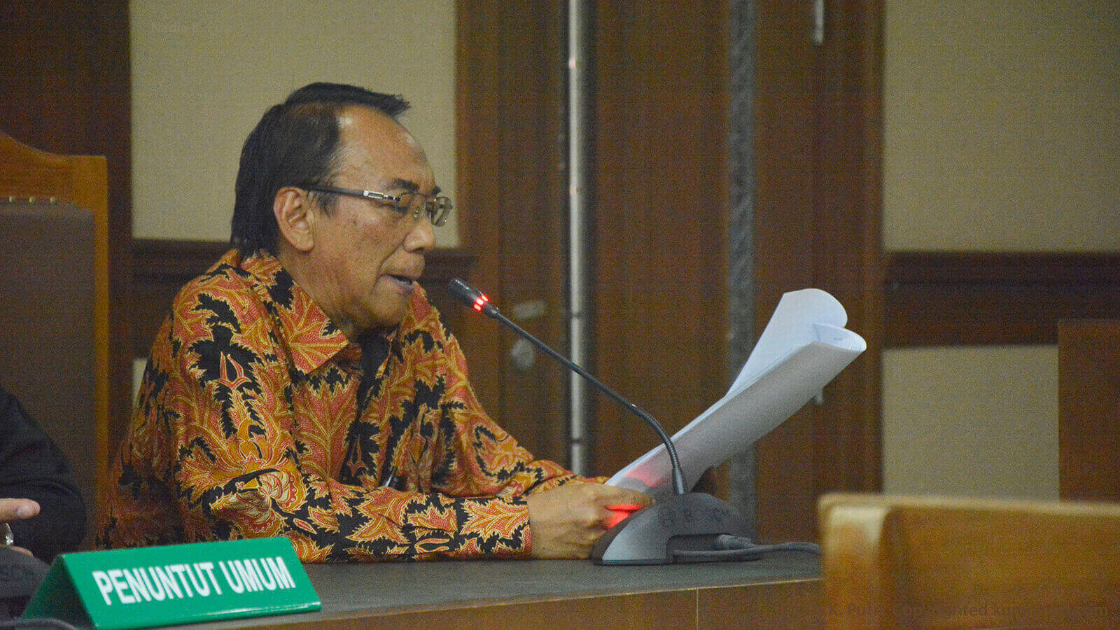 Mantan Menteri ESDM, Jero Wacik membacakan resume memori PK dalam sidang permohonan PK, Pengadilan Tipikor, Jakarta (27/08/2018). (Foto: Nadia K. Putri) 