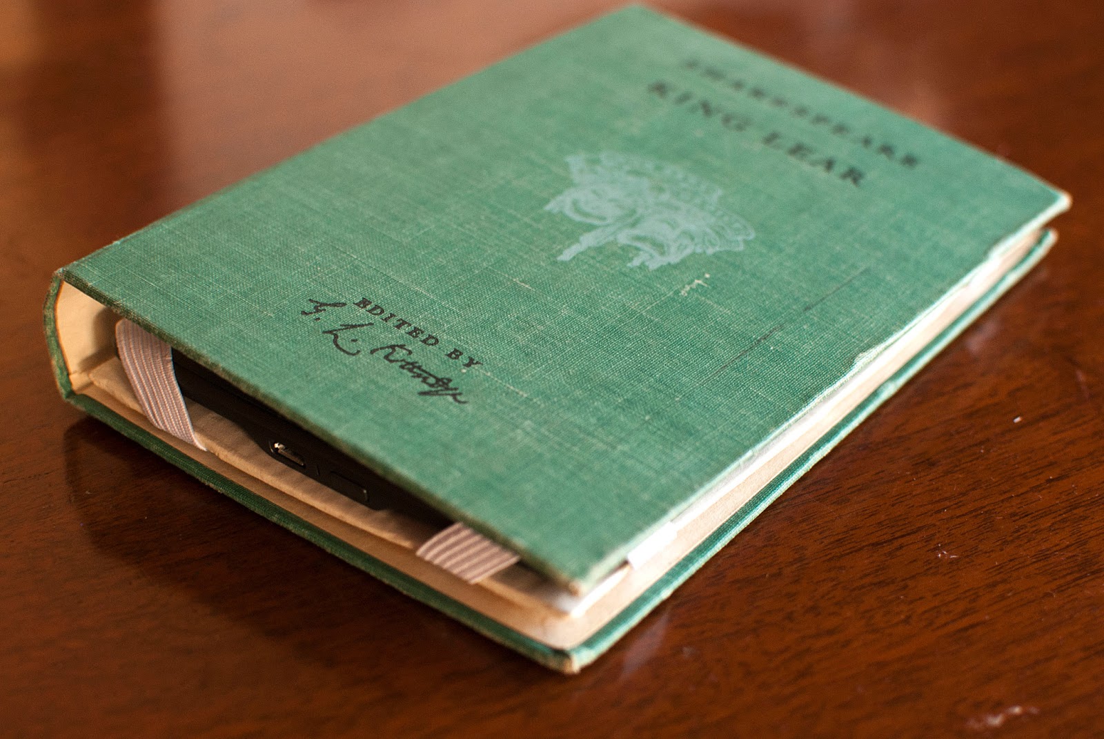 Strawberry Roan 1 Hour DIY Vintage Book EReader Case Tutorial