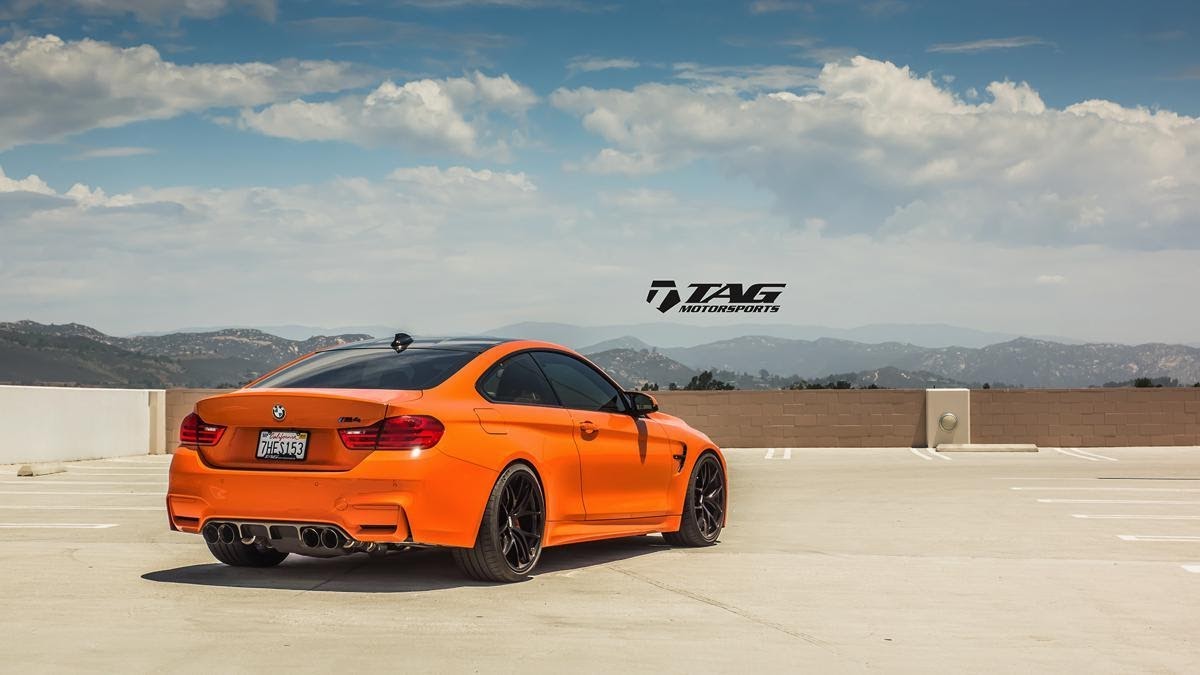 BMW m4 оранжевая