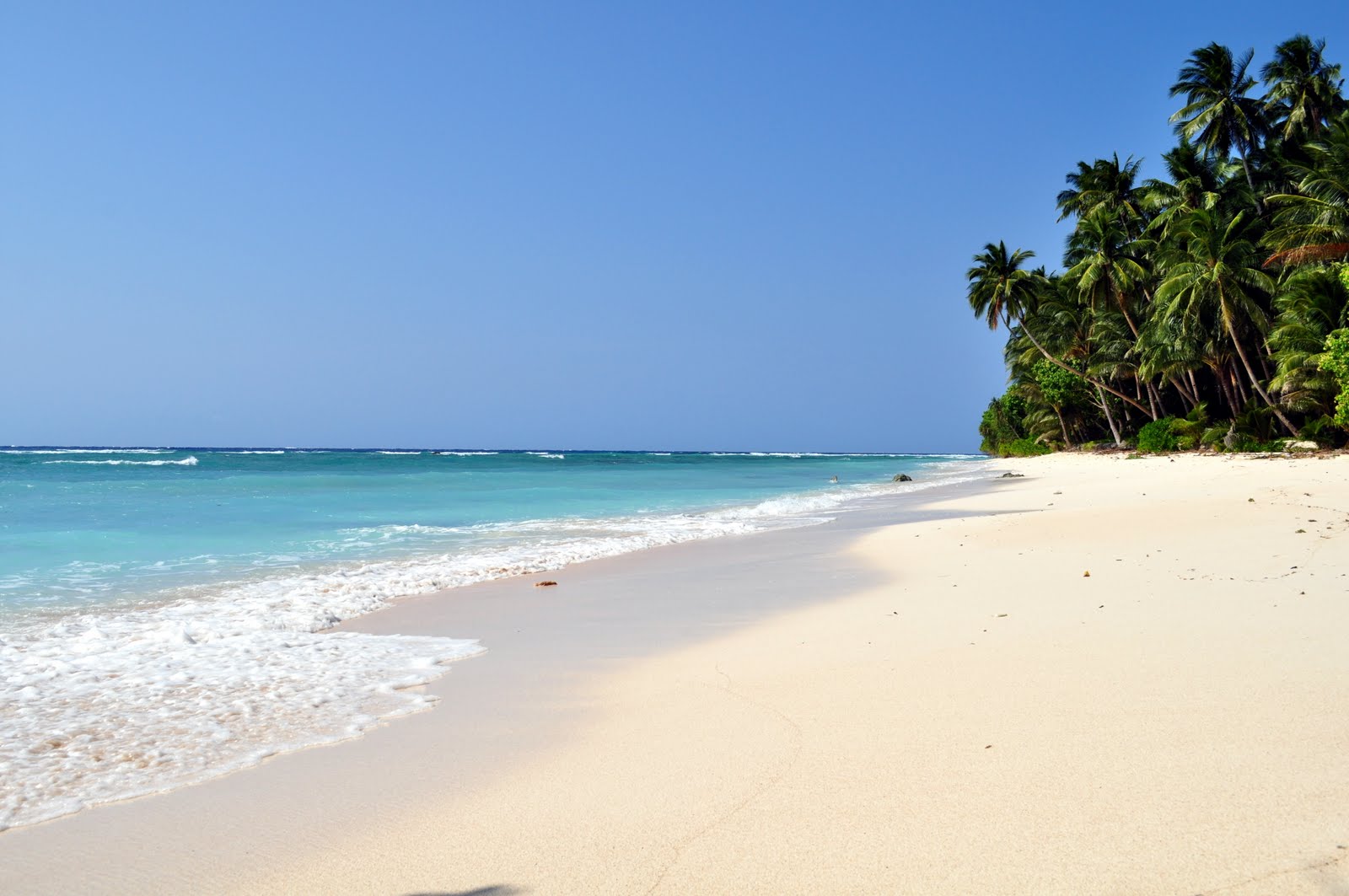 Atlazcrew World | Center Of Information: PANORAMA INDAH PULAU MIANGAS