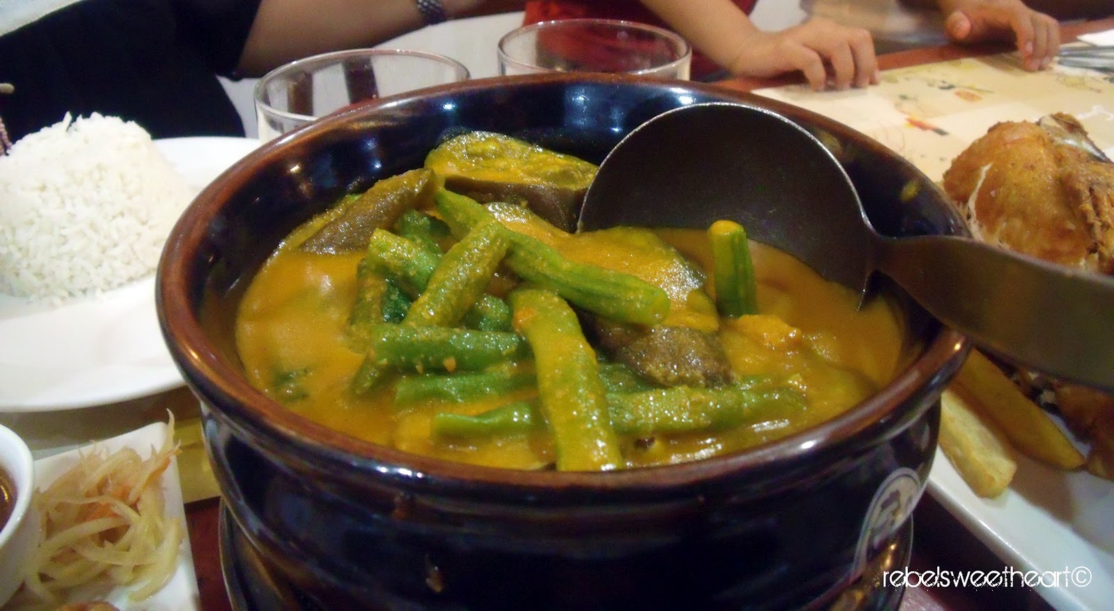 The Rebel Sweetheart.: Foodie Goodie | Max's Kare-kareng Pinoy.