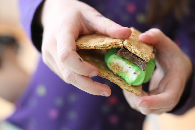 The Larson Lingo: Holiday Peeps S'mores + {A Free Printable}