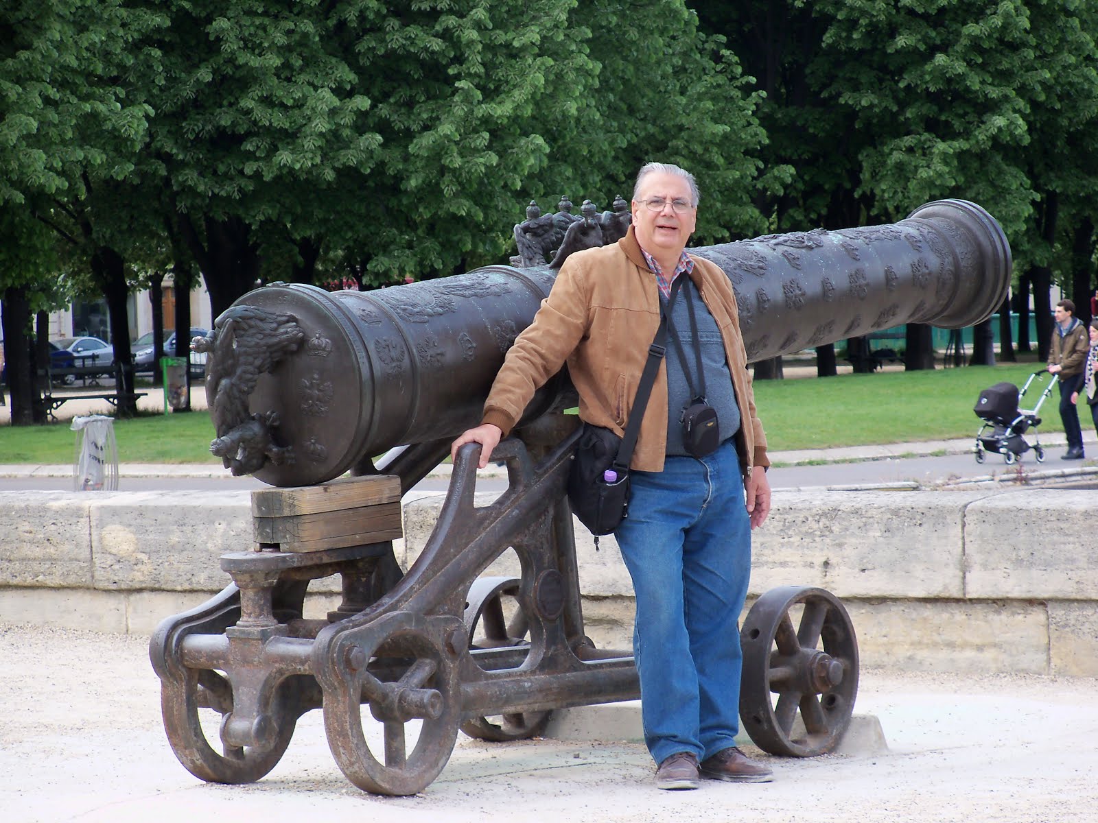 Con cañón historico (París)