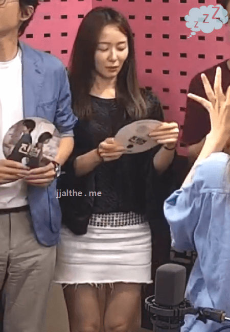 어제자 박선영 아나운서 짧은치마