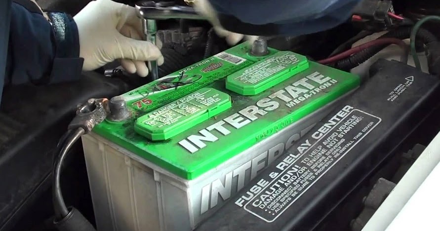 Penyebab Air Aki Mobil Mendidih Bergejolak