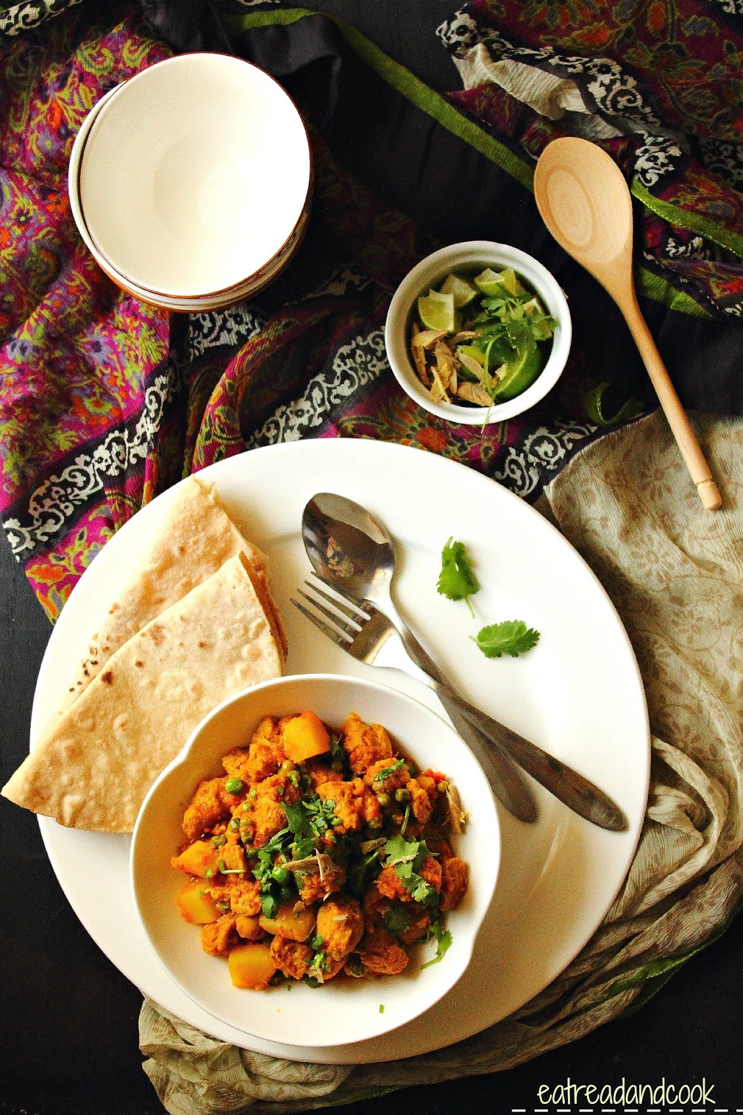 Soya Bean er Torkari / Indian Soya Chunk Curry