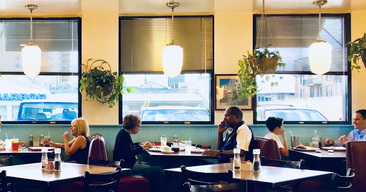 angels and people, life in New Orleans lunchtime at Russell's Marina Grill