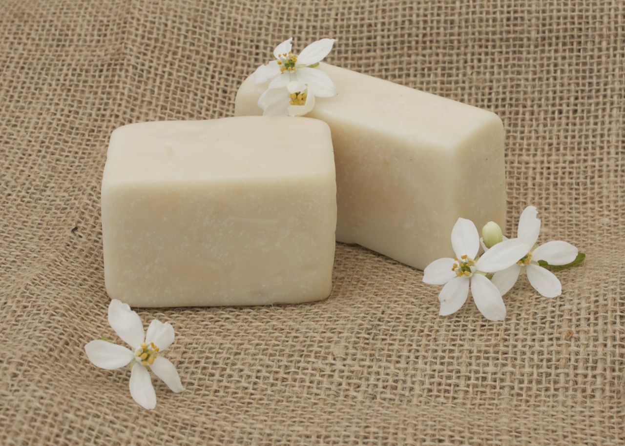 Мыло шампунь. Мыло обычное. Инста х соап. Мокап упаковки косметики. Кровать soap 5500.