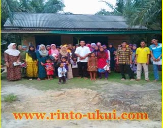 Bersama ibu-ibu yasinan simpatisan Desa Banjar Panjang Kerumutan
