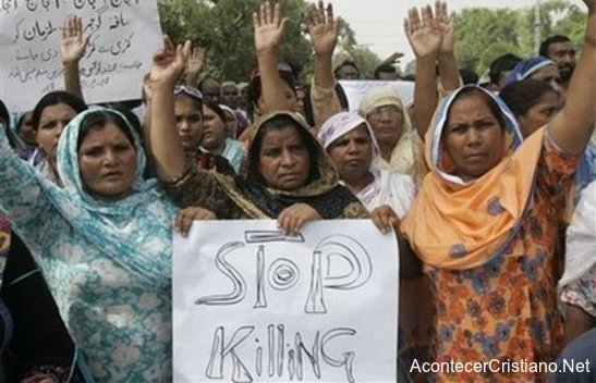 Mujeres protestando contra persecución de cristianos en Pakistán