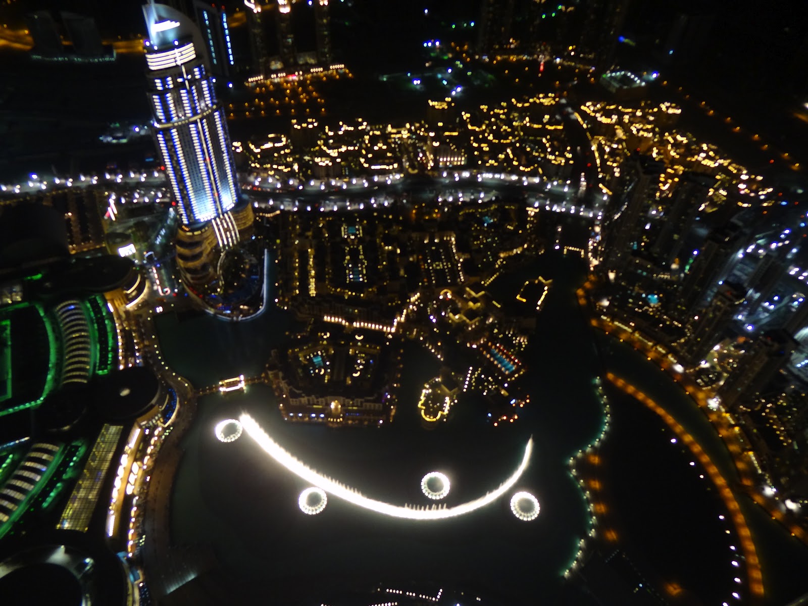 Бурдж халифа билеты сайт. Бурдж-Халифа Дубай. Дубай Бурдж Халифа ночью. Бурдж-Халифа Дубай 125 этаж вид ночью. Башня Бурдж Халифа ночная иллюминация.