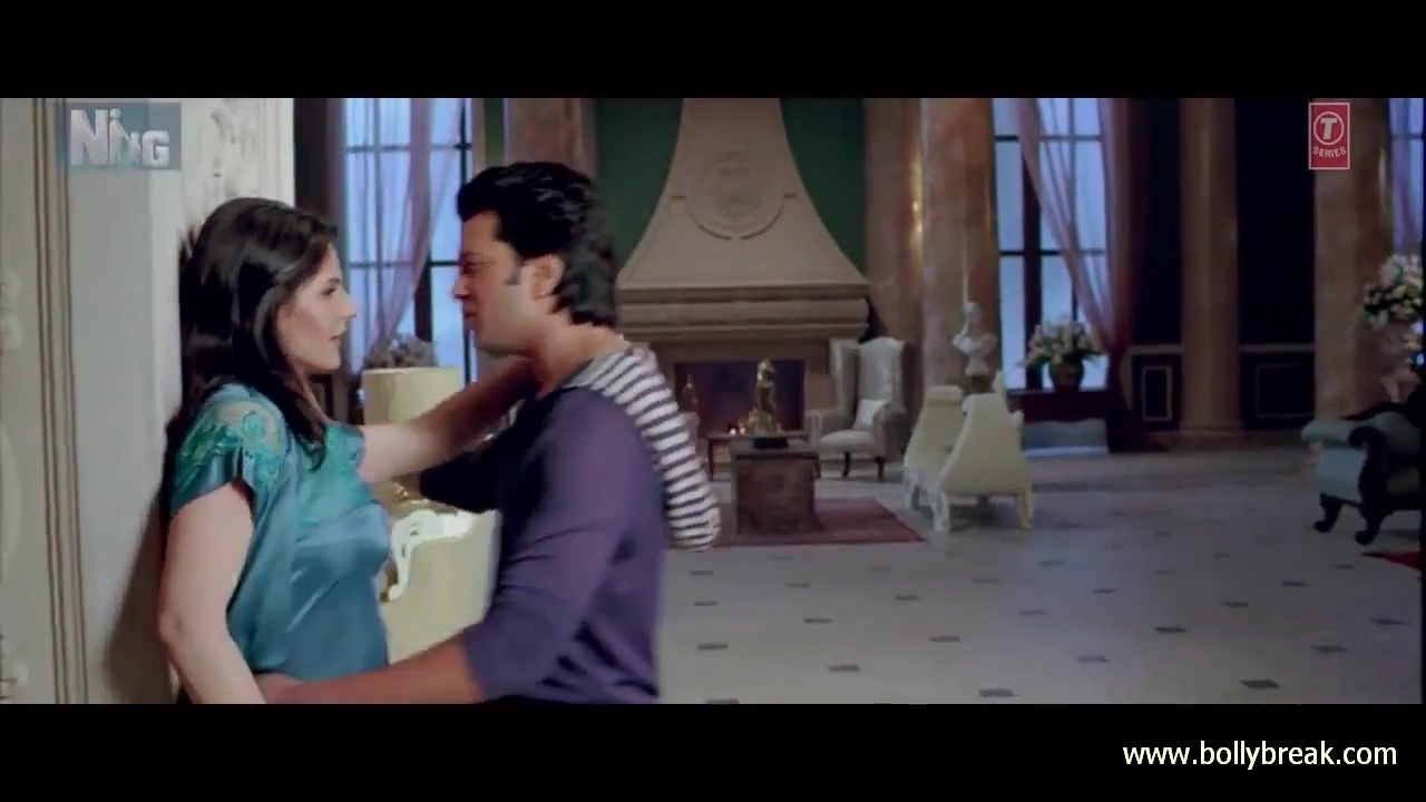 Zarine Khan Nighty ritesh Deshmukh1 - Zarine Khan Nigthy Pics - Housefull 2 - Right now Song