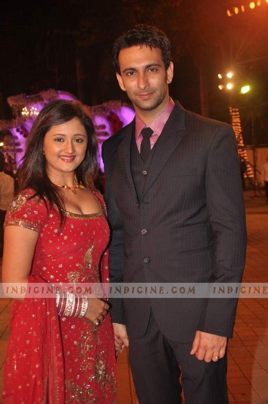 HOT SEXY Rashami Desai and Nandish Sandhu CLEAVAGE RED DRESS NAVAL HOT SEXY Rashami Desai and Nandish Sandhu CLEAVAGE RED DRESS NAVAL