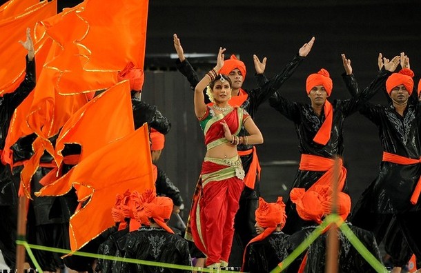 Priyanka Chopra dancing in marathi dress  - Priyanka Chopra  Performance Pics Sahara Stadium Inaugration