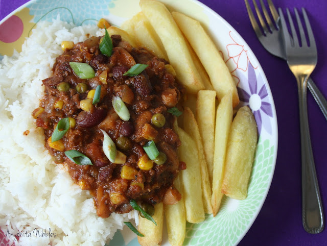Anyonita Nibbles | The best slowcooker 2 bean chili with half basmati rice and half chips