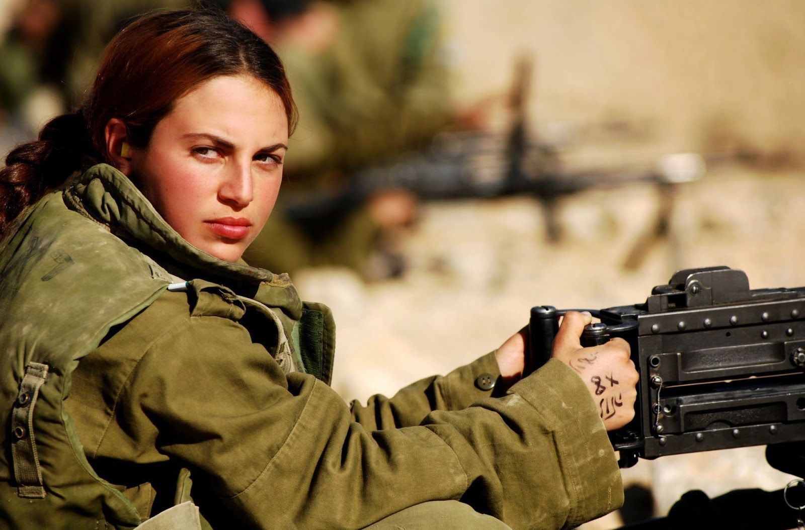 Flickr_-_Israel_Defense_Forces_-_Female_Soldier_at_the_Shooting_Range_(1).jpg