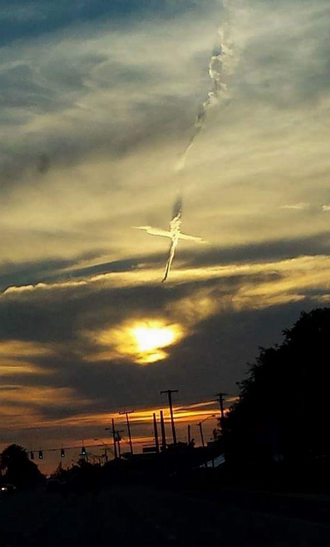  Aparece una cruz en el cielo en Oldsmar, Florida Cruz%2Bflorida2