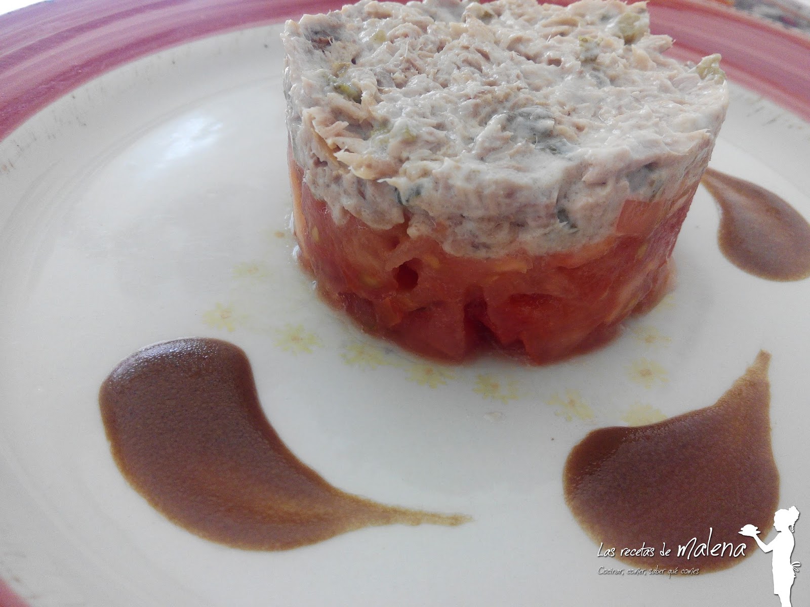Timbal de atún y tomate. Una receta rápida en frío para sobrellevar el
