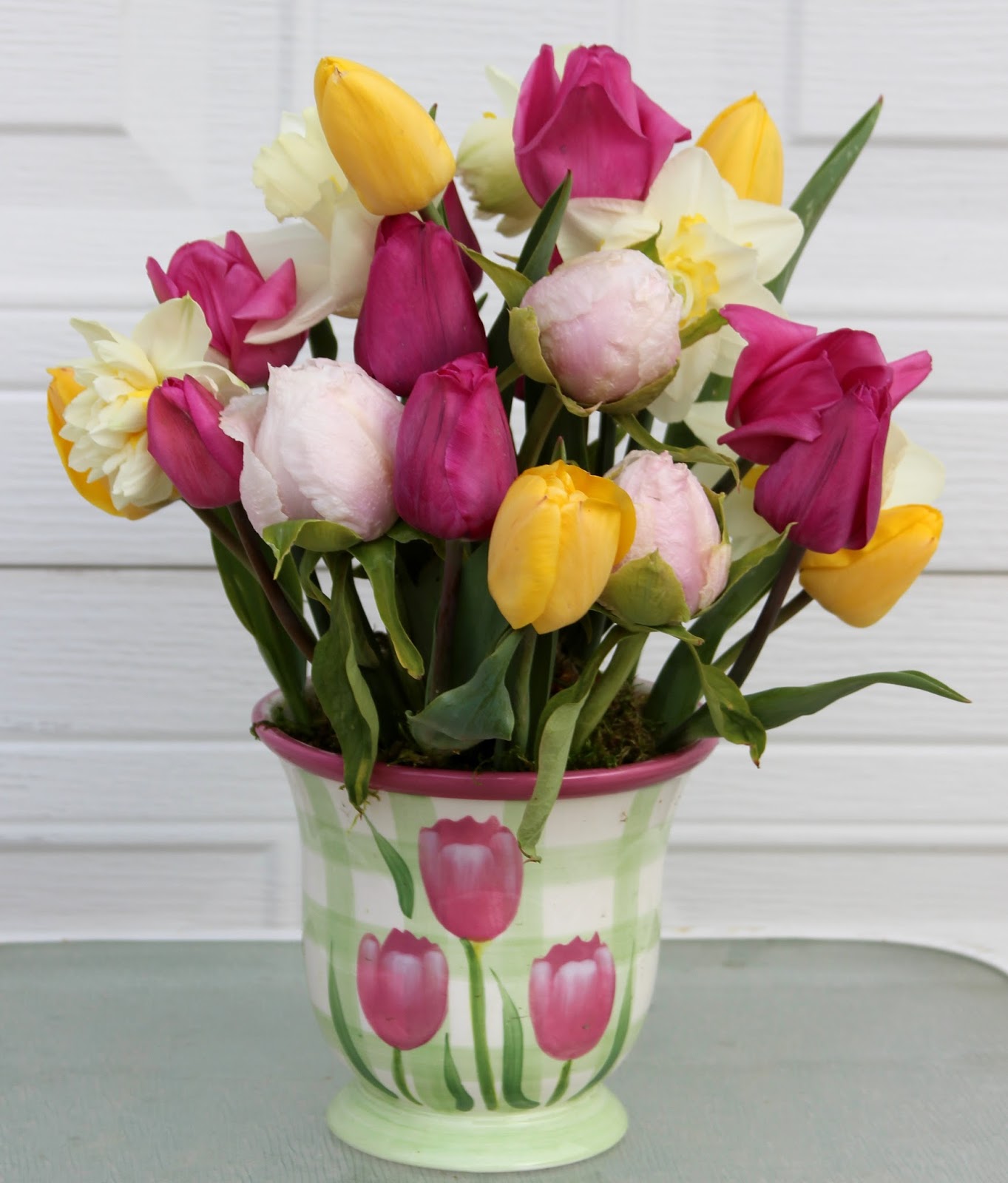 SPRING TULIPS, DAFFODILS AND EARLY TREE PEONIES Perfect for colorful