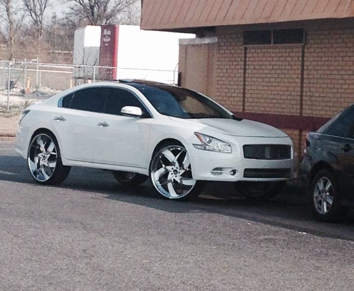 Ace1 Memphis White Nissan Maxima on 26" Amani