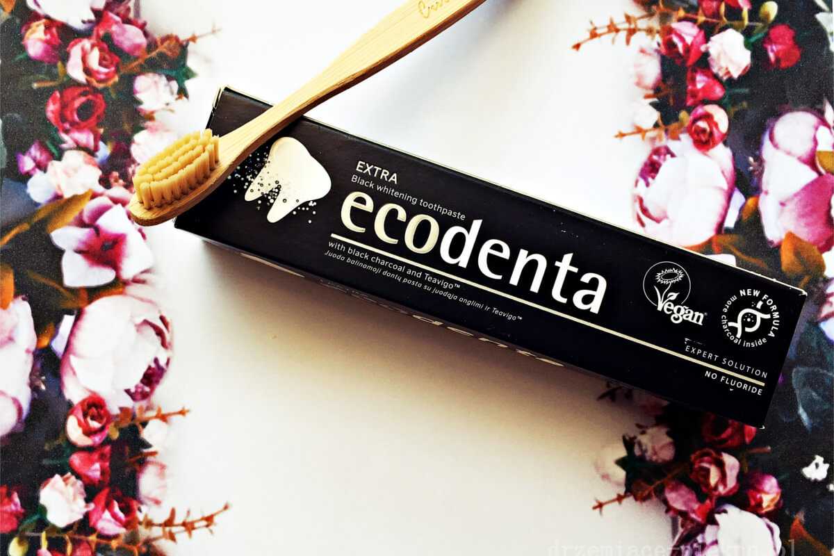 Ecodenta Extra - Czarna wybielająca pasta do zębów bez fluoru.