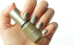 army glitters nail je doe het een nu sponsje donkergroene aluminiumfolie stukje nagellak ander ook wat ga