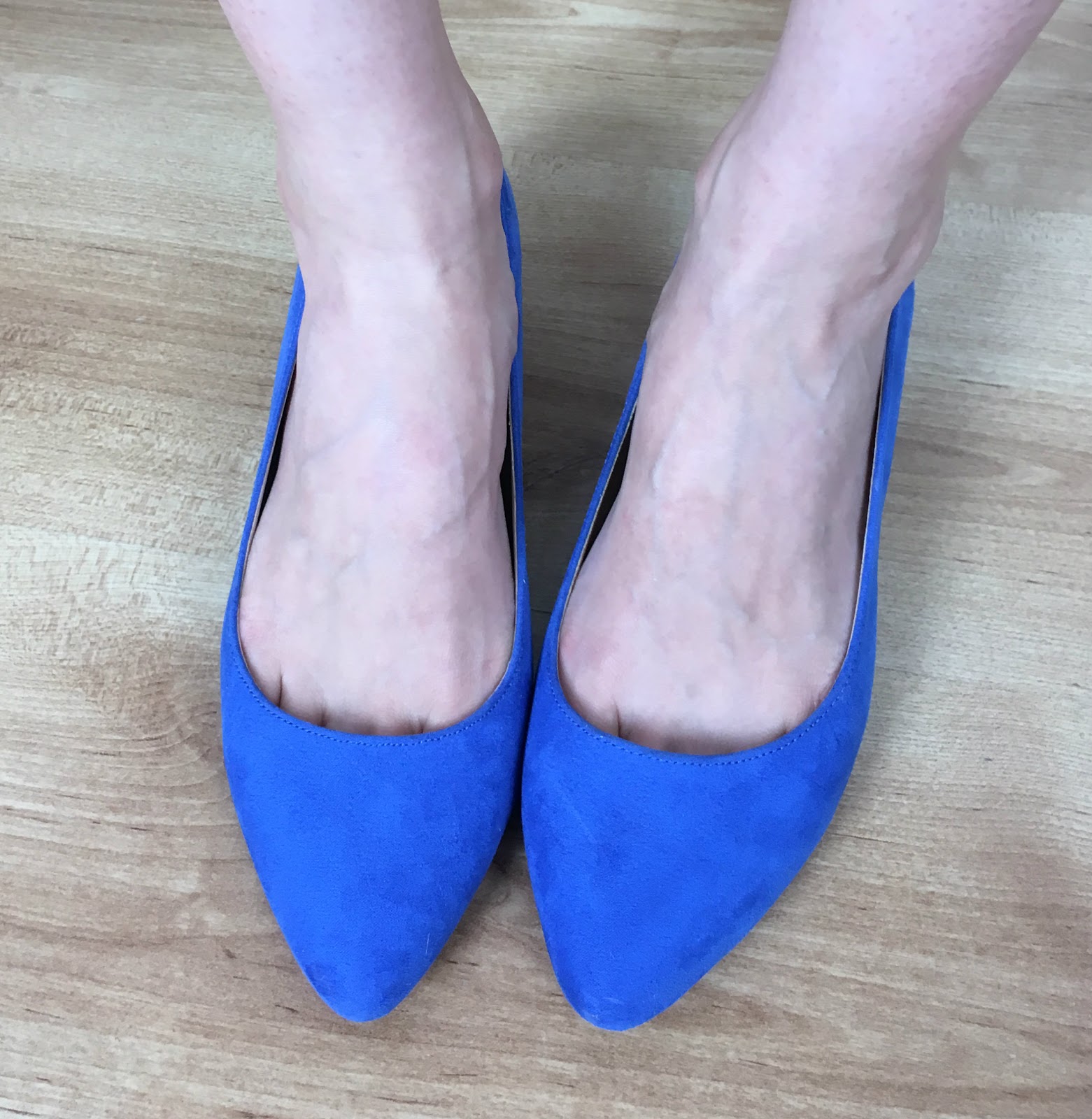 Грибок на большом пальце ноги. Ноги синего цвета почему. Синие ноги у девушки. Ноги синего цвета почему. Ступни синие.