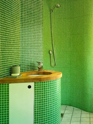 зеленая мозаика в ванной