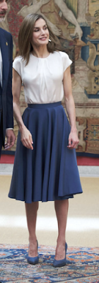 Top Carolina Herrera / jupe Felipe Varela / escarpins Magrit