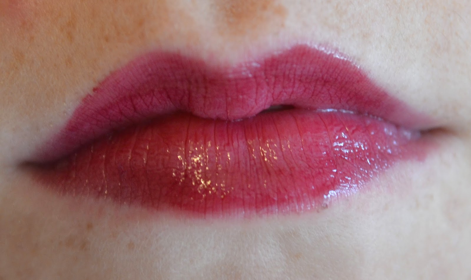 revlon-colorstay-moisture-stain-parisian-passion-on-lips